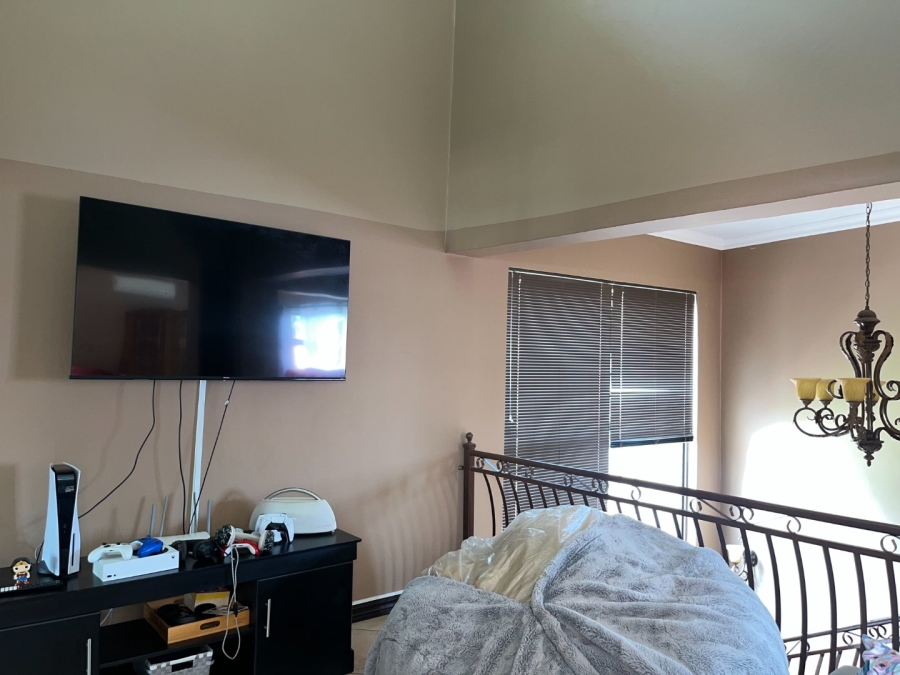 To Let 4 Bedroom Property for Rent in Melodie North West